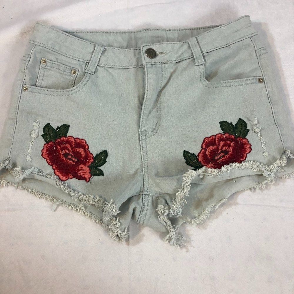 Windsor Denim Cut-Off Jean Shorts w/Roses Embroidery Size 1.                 WS